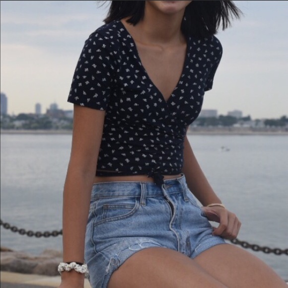 Brandy Melville Tops - Brandy Melville Flower floral Print Wrap Top